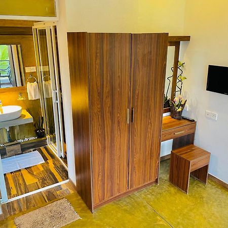 8 Plus Motels Negombo Ngoại thất bức ảnh