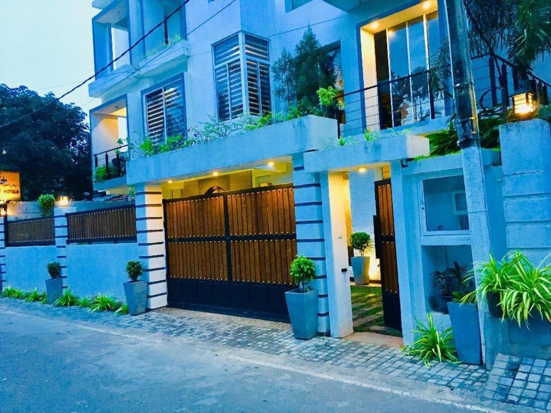 8 Plus Motels Negombo Ngoại thất bức ảnh