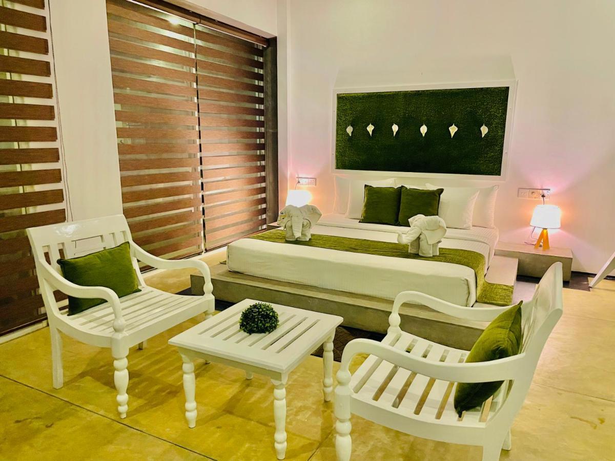 8 Plus Motels Negombo Ngoại thất bức ảnh