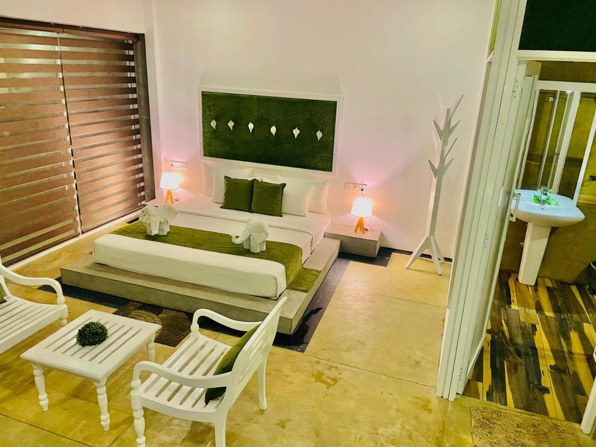 8 Plus Motels Negombo Ngoại thất bức ảnh