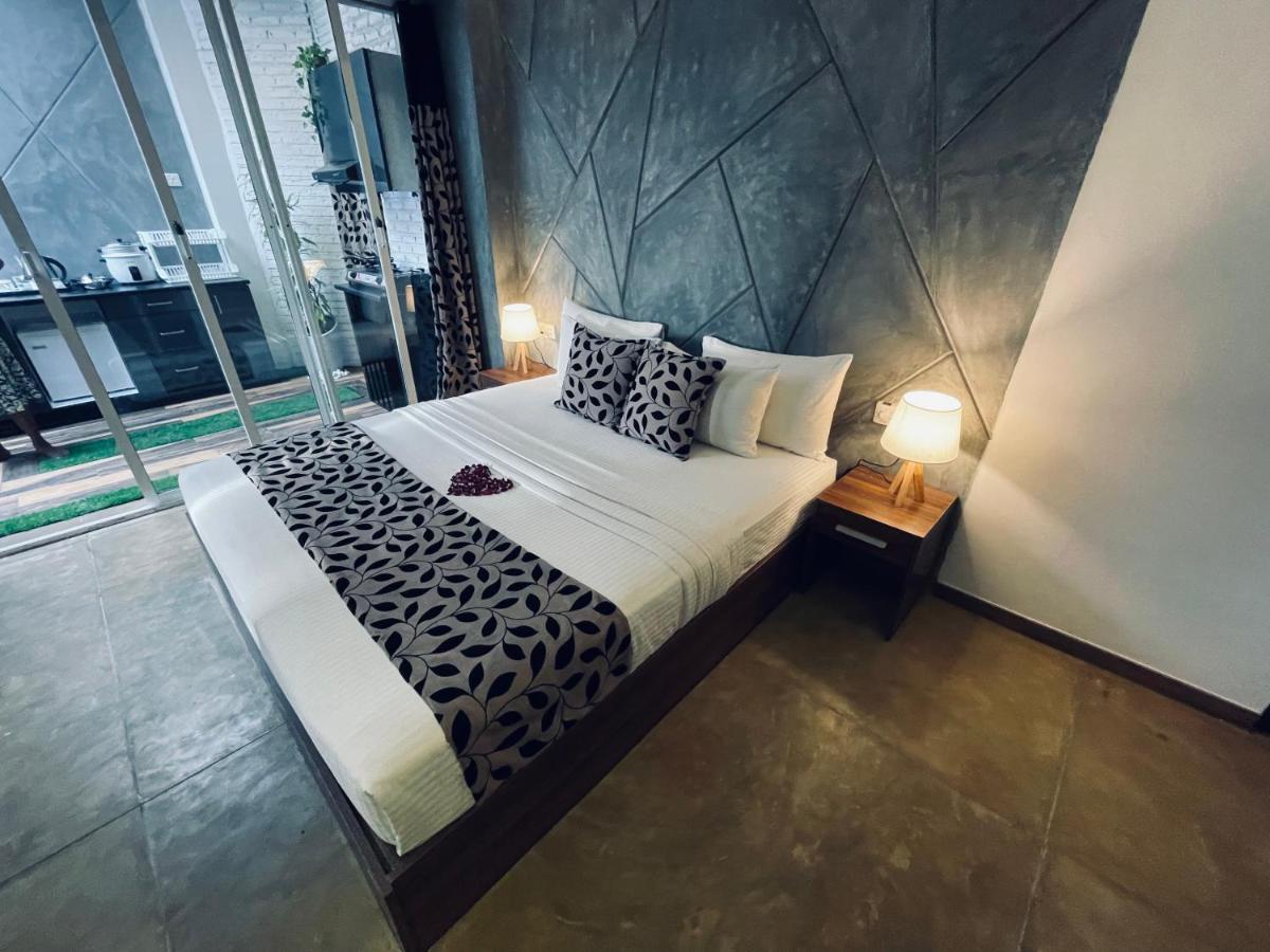 8 Plus Motels Negombo Ngoại thất bức ảnh