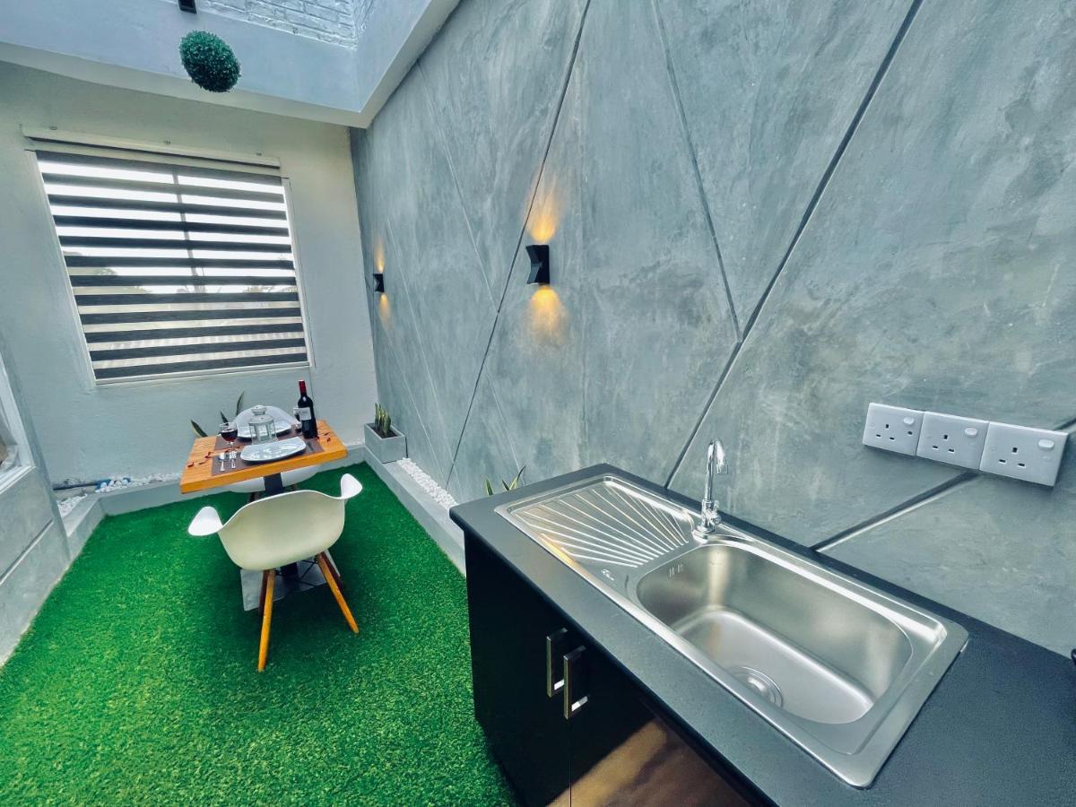 8 Plus Motels Negombo Ngoại thất bức ảnh