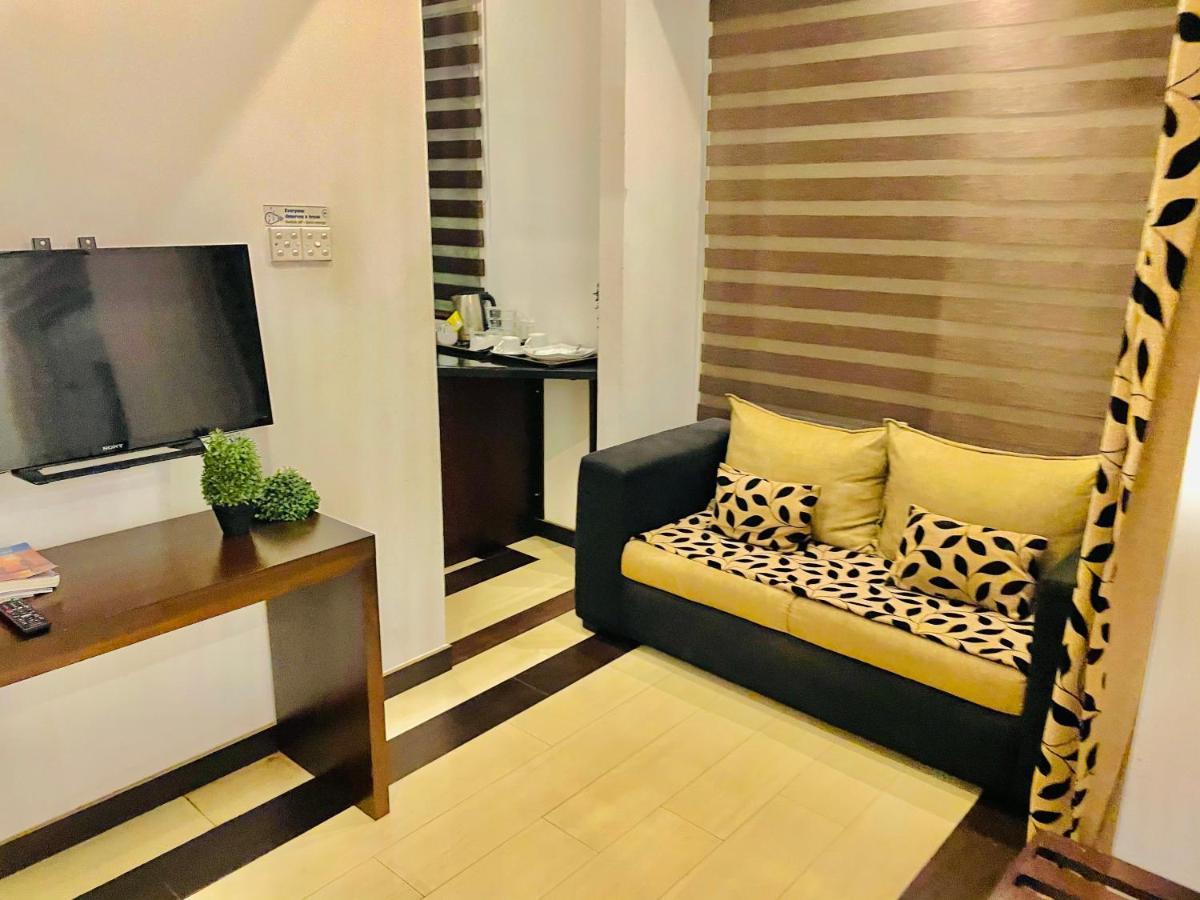 8 Plus Motels Negombo Ngoại thất bức ảnh