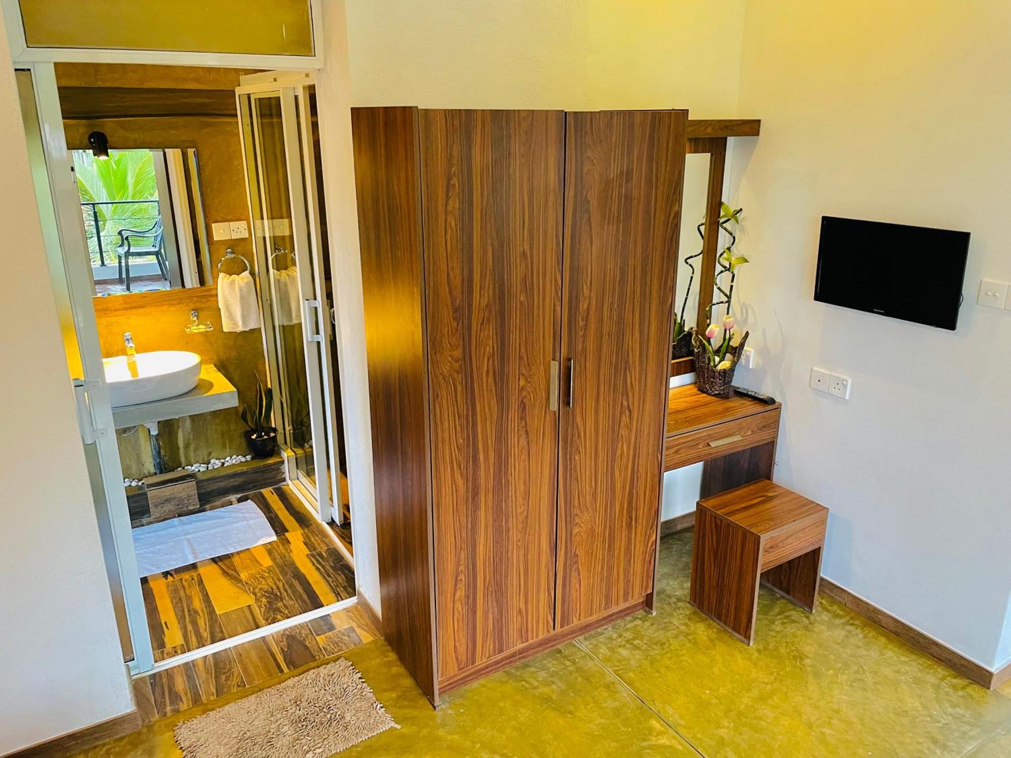 8 Plus Motels Negombo Ngoại thất bức ảnh