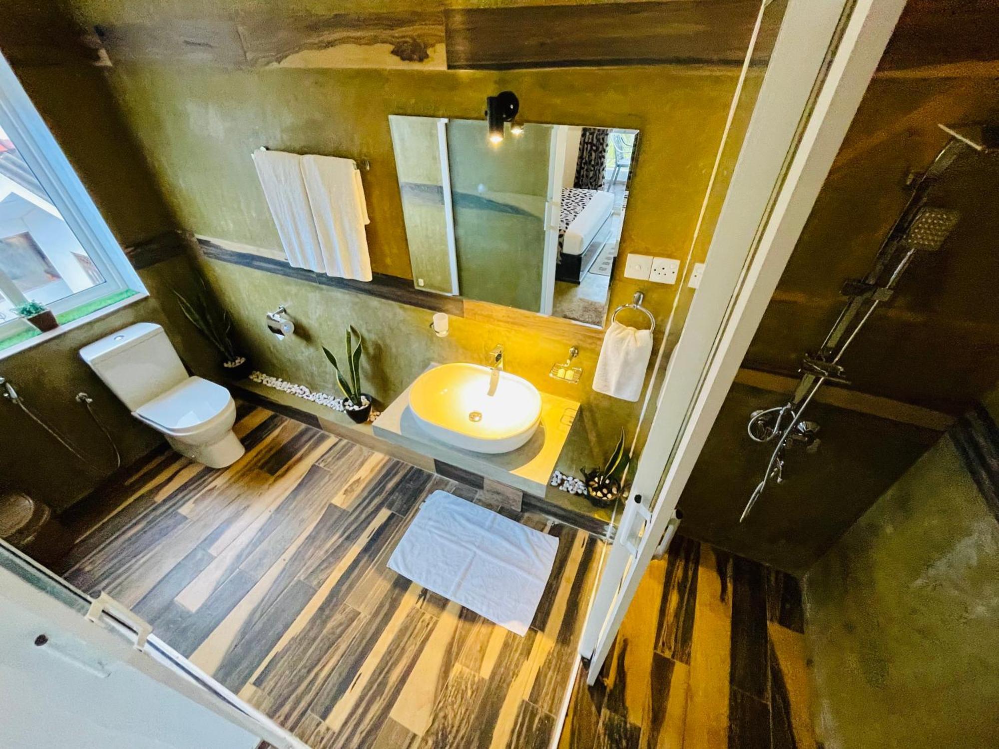 8 Plus Motels Negombo Ngoại thất bức ảnh