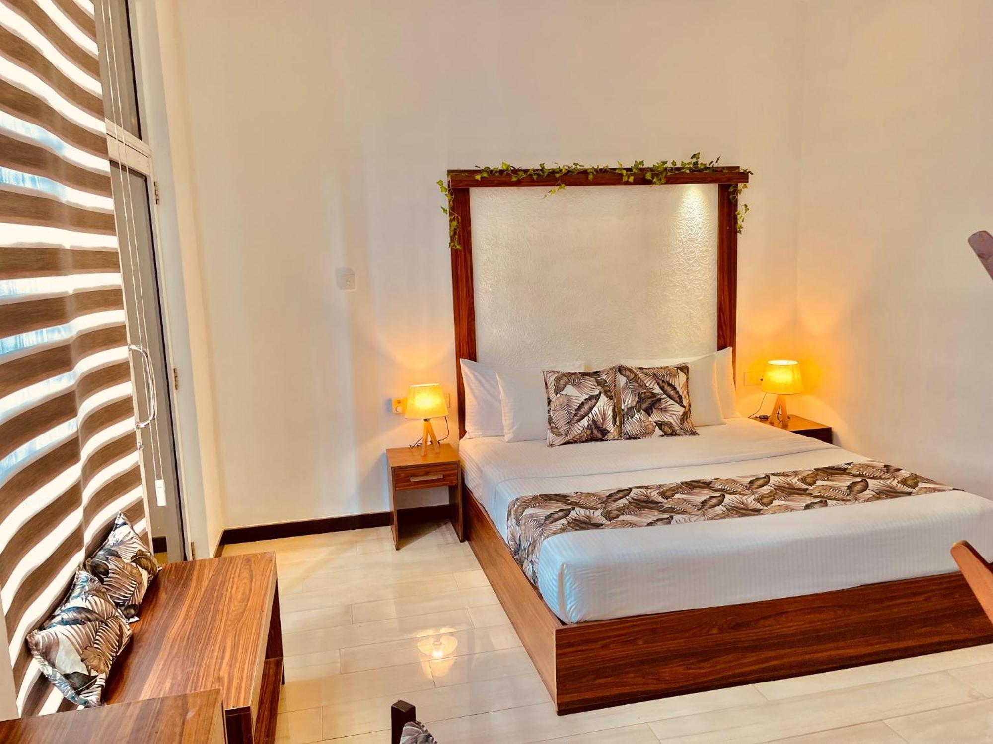 8 Plus Motels Negombo Ngoại thất bức ảnh