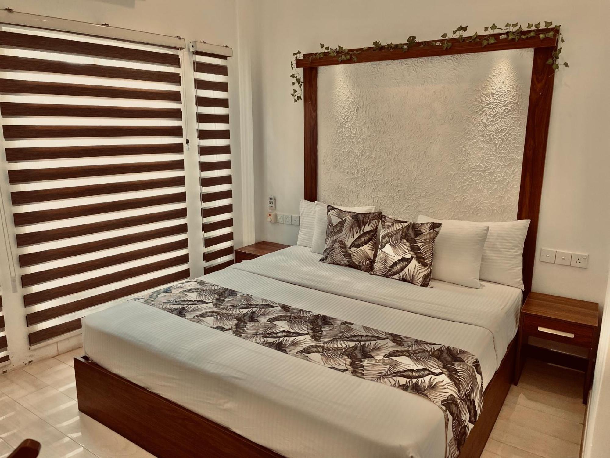 8 Plus Motels Negombo Ngoại thất bức ảnh