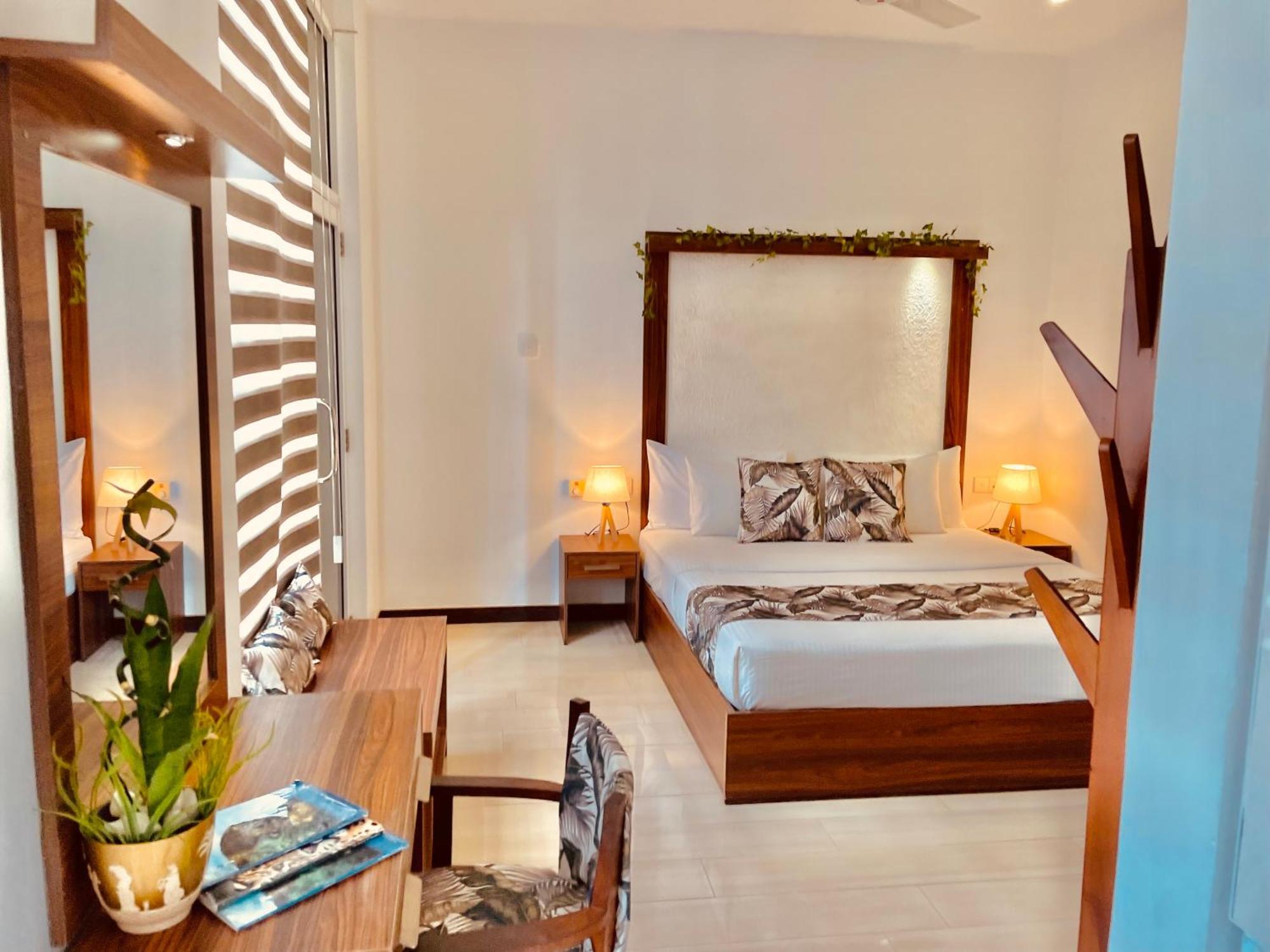 8 Plus Motels Negombo Ngoại thất bức ảnh