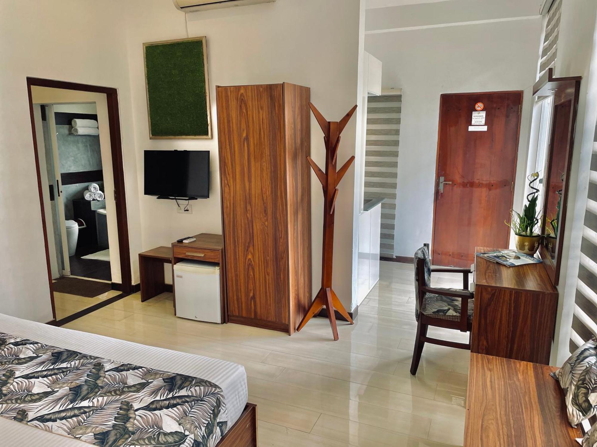 8 Plus Motels Negombo Ngoại thất bức ảnh