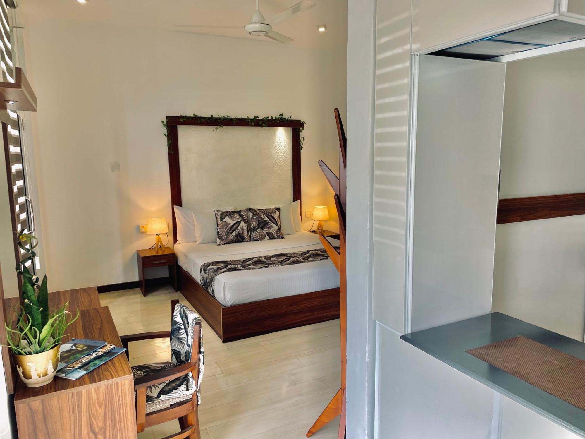 8 Plus Motels Negombo Ngoại thất bức ảnh