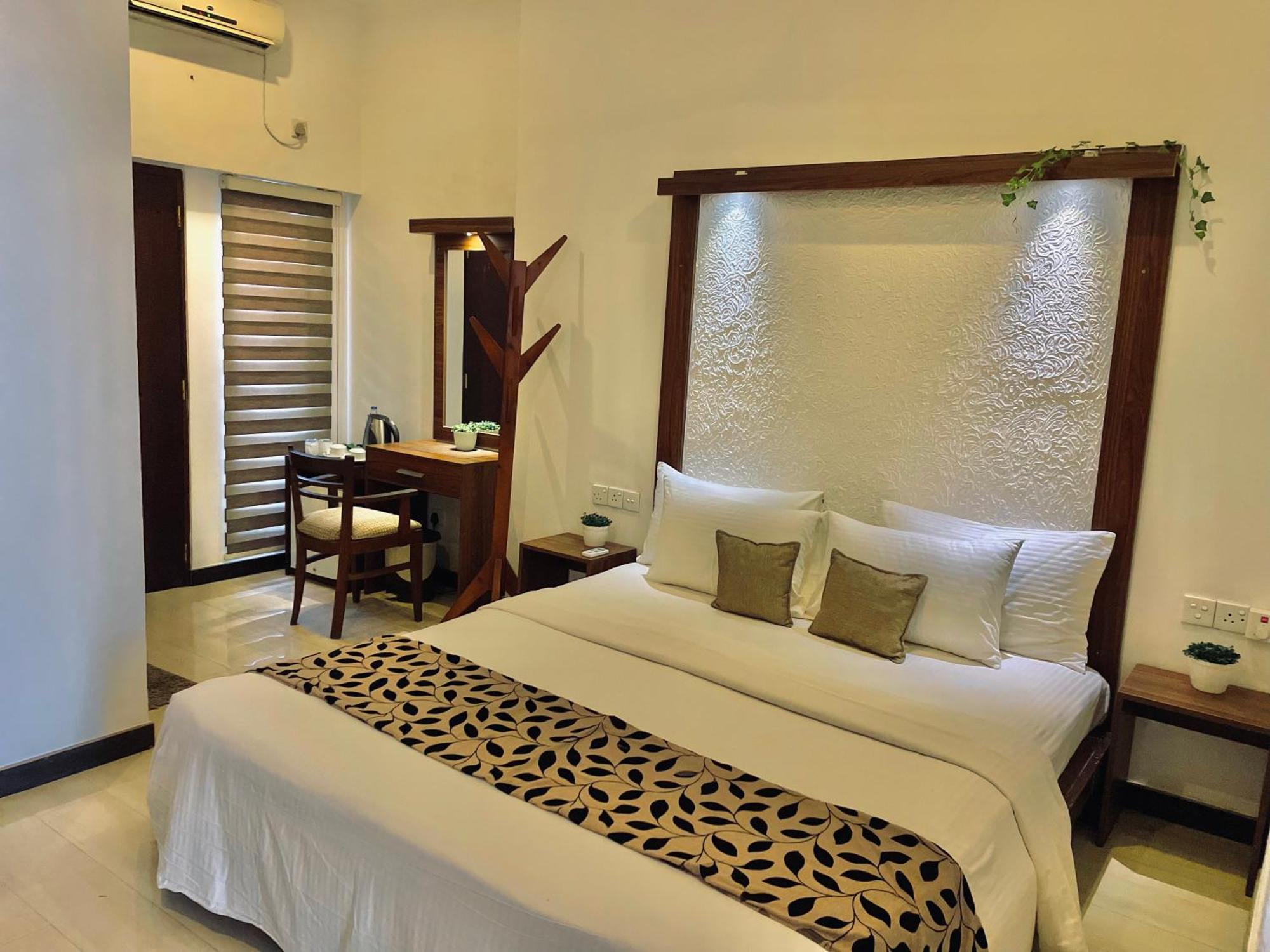 8 Plus Motels Negombo Ngoại thất bức ảnh