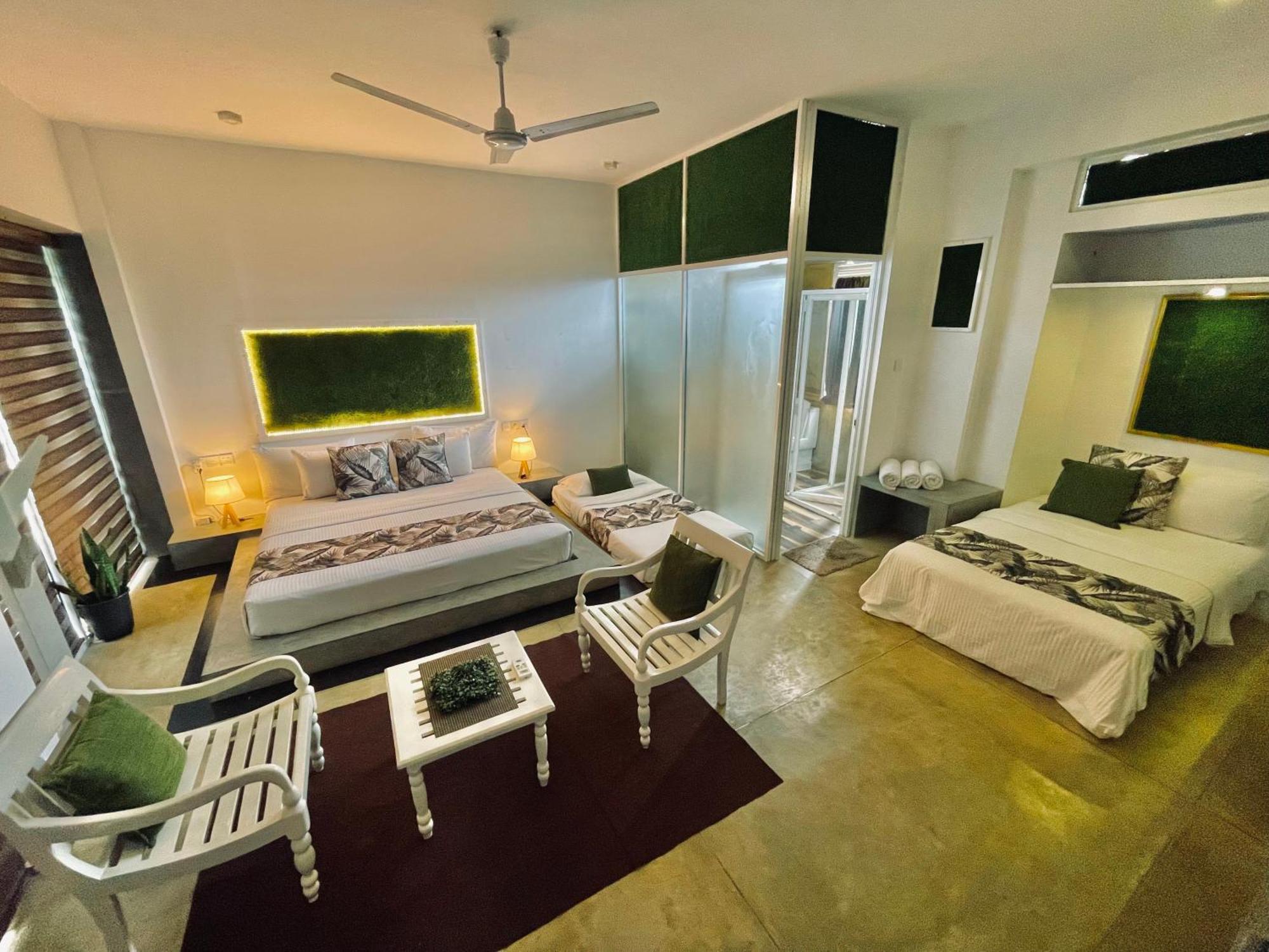 8 Plus Motels Negombo Ngoại thất bức ảnh