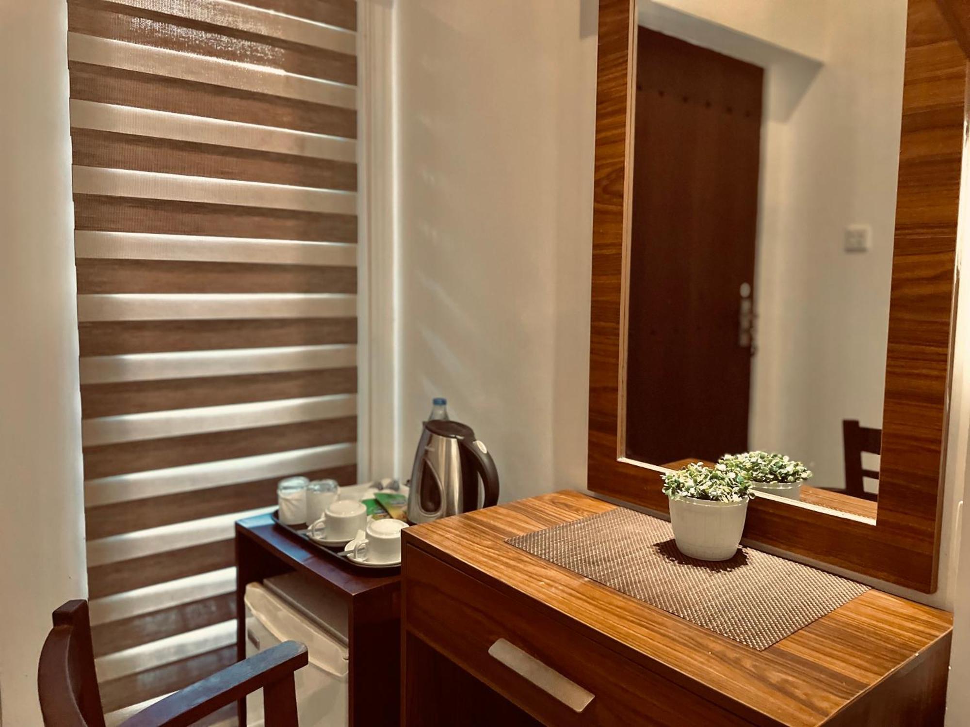 8 Plus Motels Negombo Ngoại thất bức ảnh