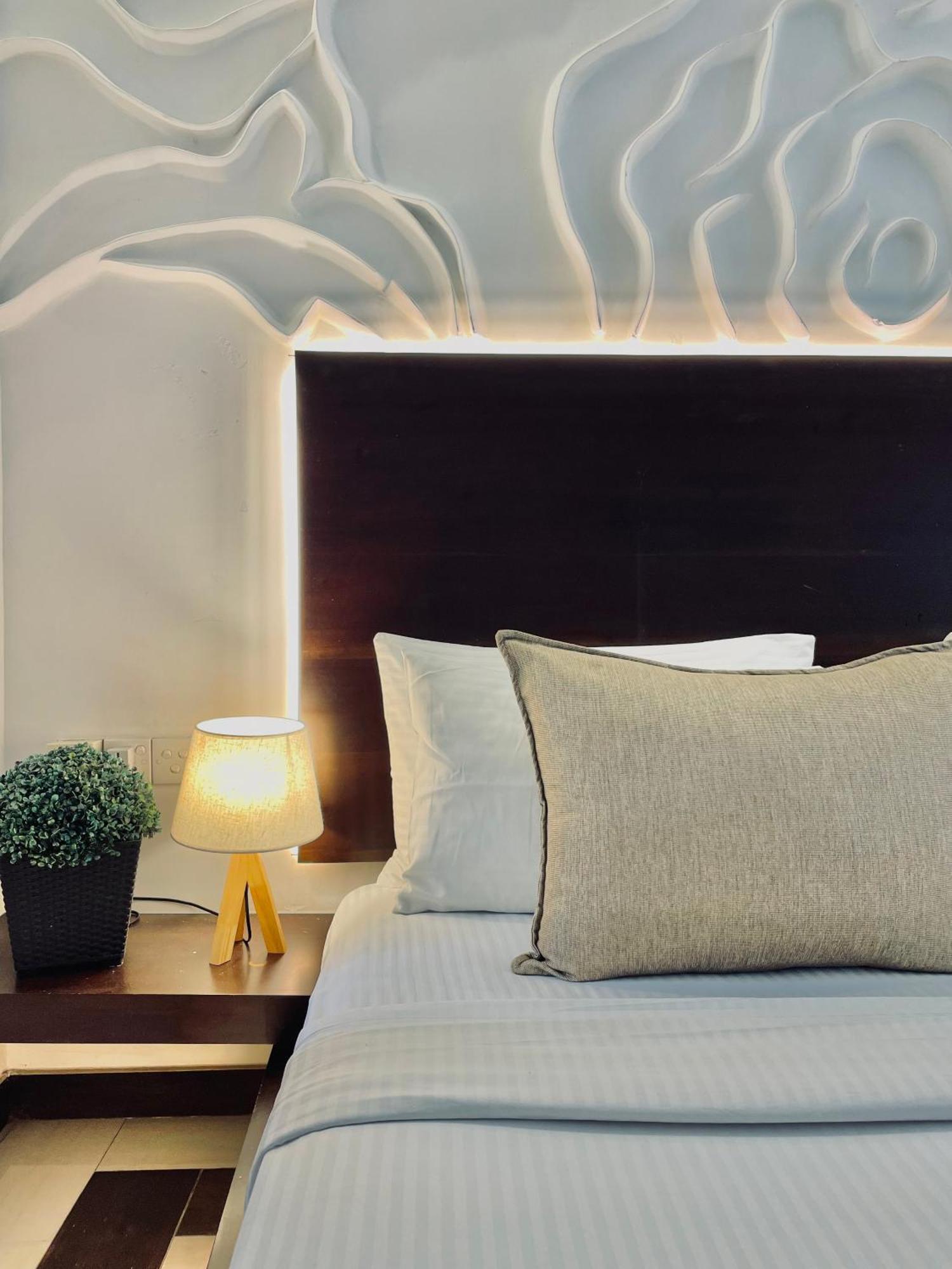 8 Plus Motels Negombo Ngoại thất bức ảnh
