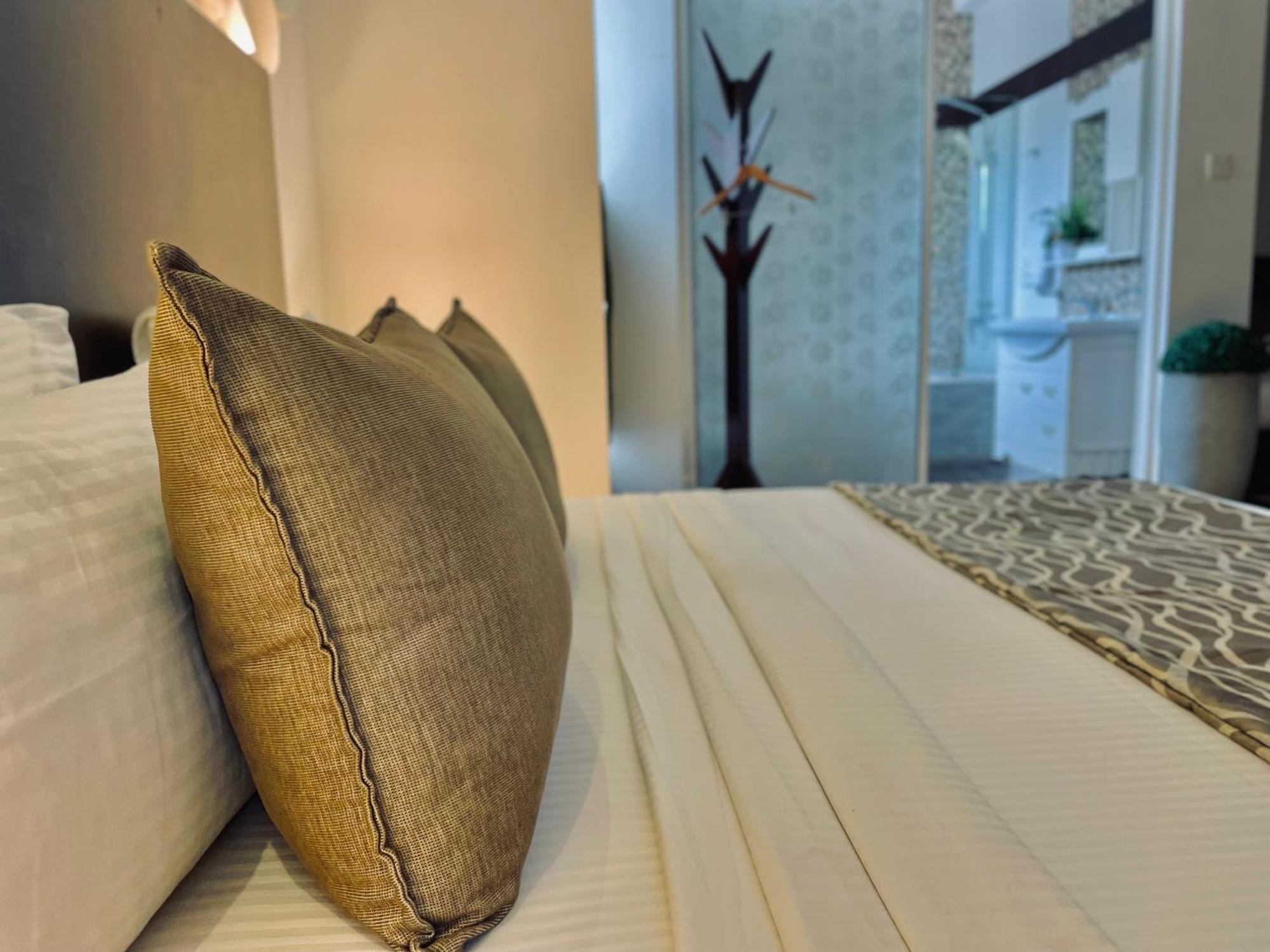8 Plus Motels Negombo Ngoại thất bức ảnh