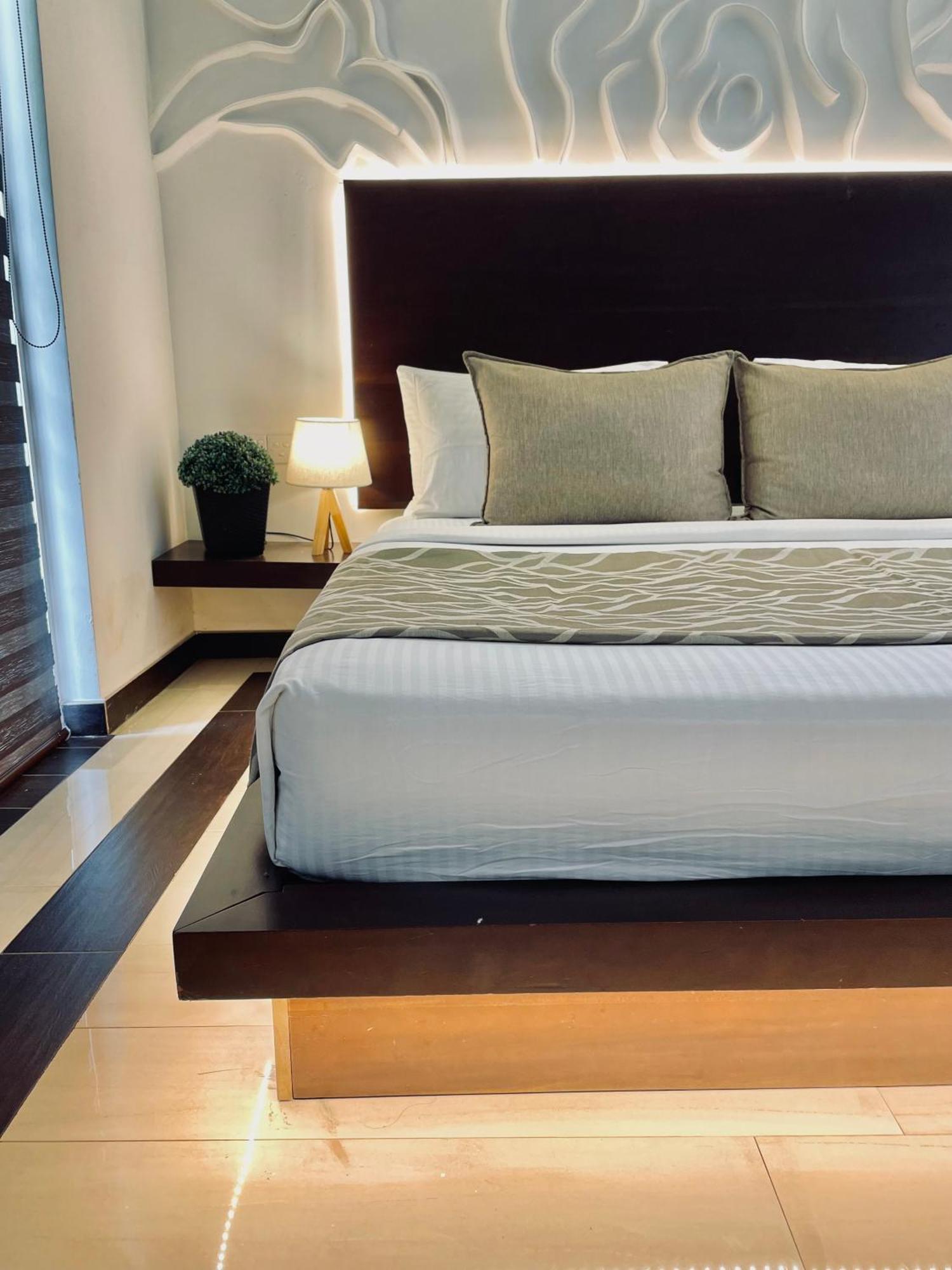 8 Plus Motels Negombo Ngoại thất bức ảnh