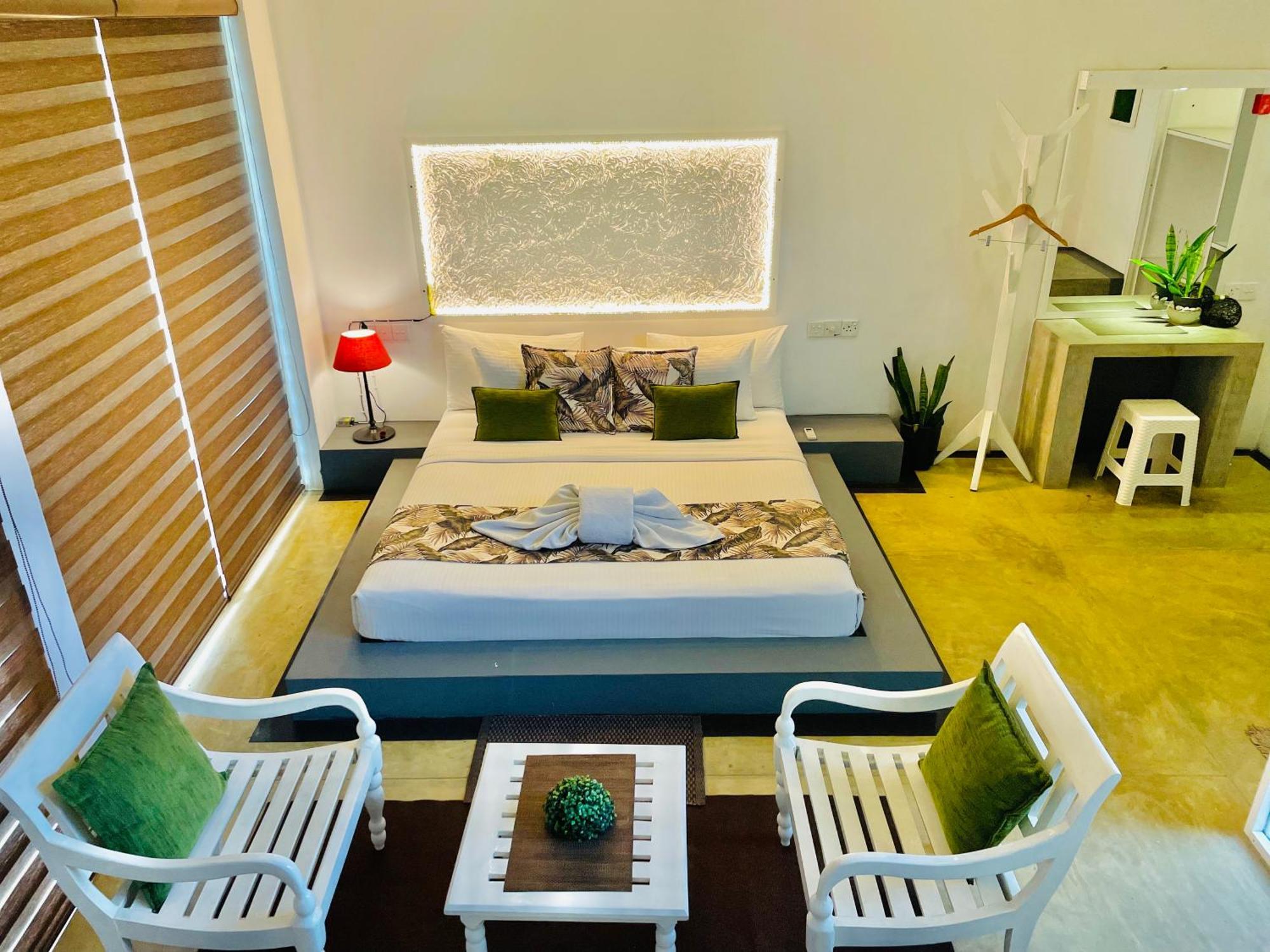 8 Plus Motels Negombo Ngoại thất bức ảnh