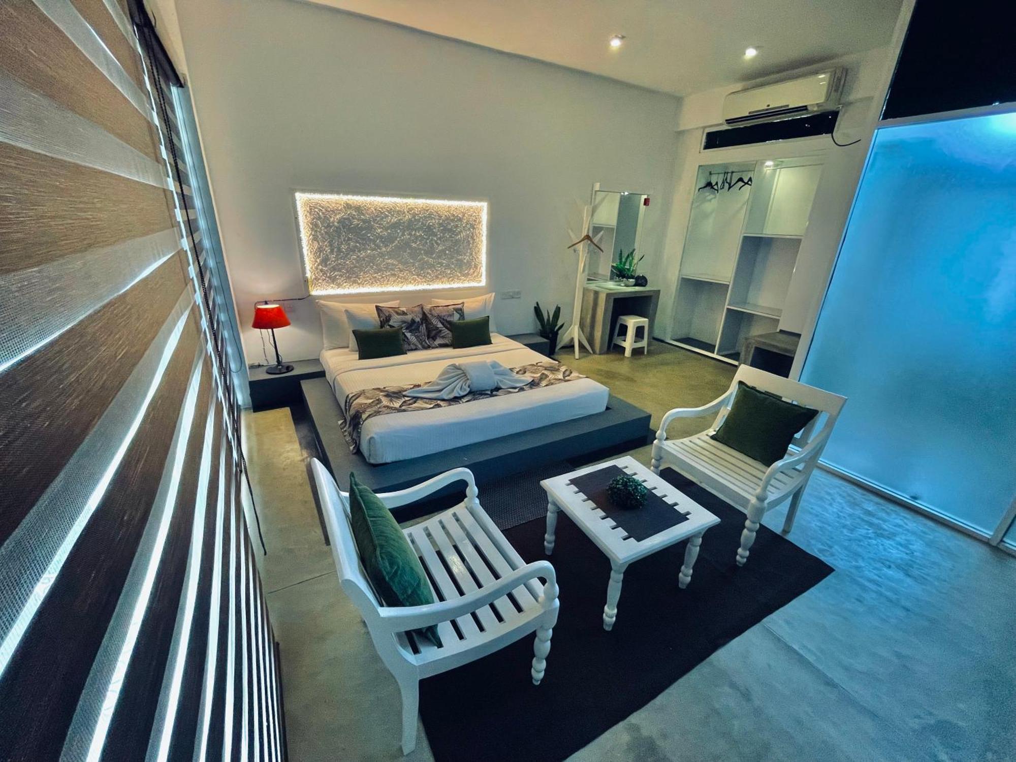 8 Plus Motels Negombo Ngoại thất bức ảnh