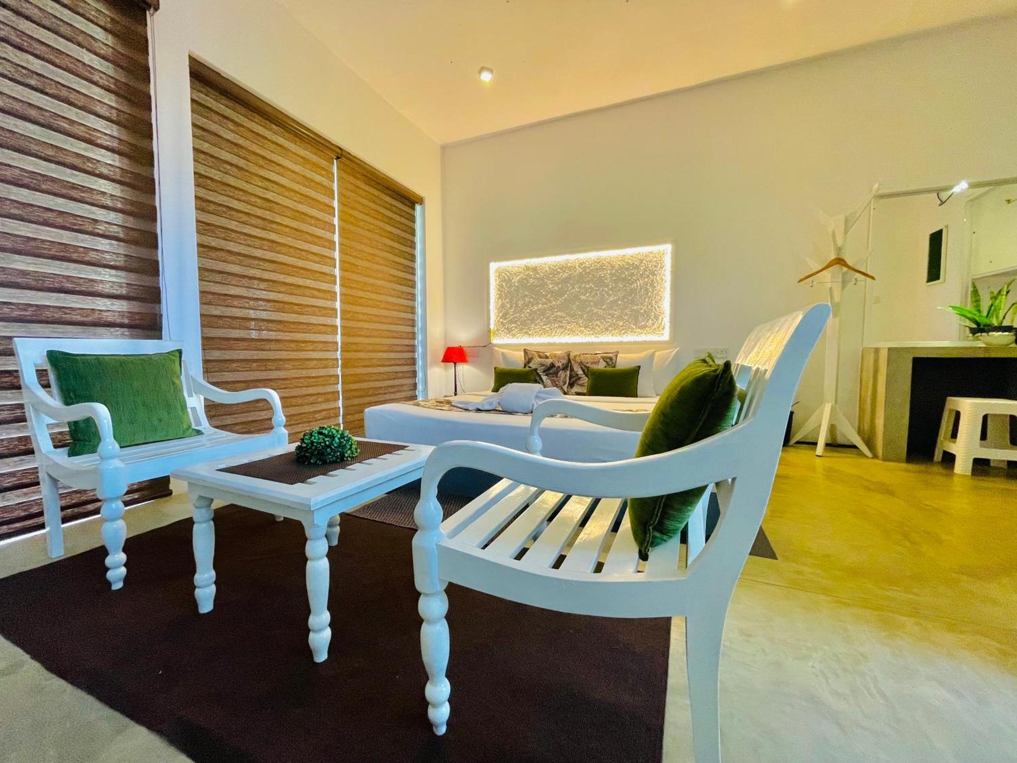8 Plus Motels Negombo Ngoại thất bức ảnh