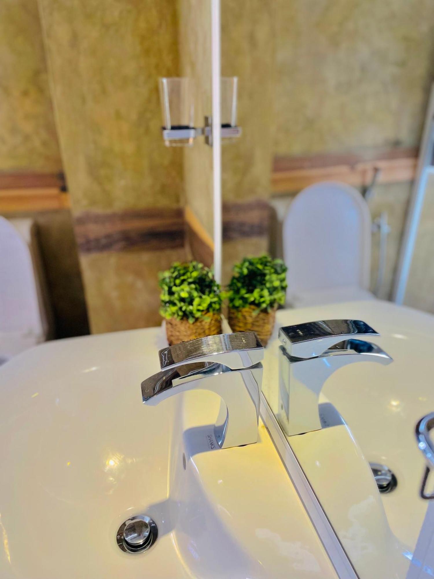 8 Plus Motels Negombo Ngoại thất bức ảnh